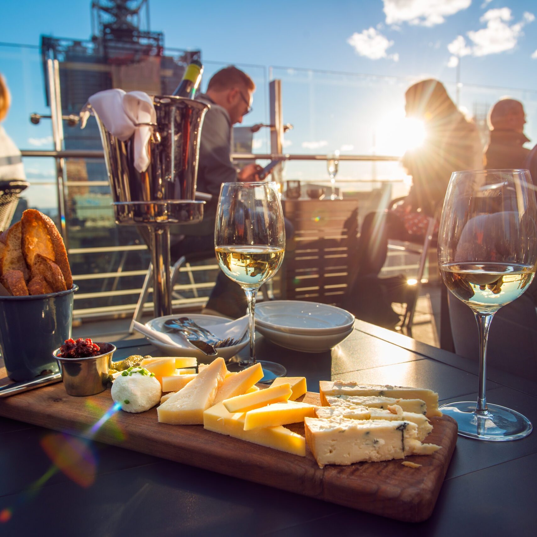 lyxig rooftop bar middag drinkar Stockholm